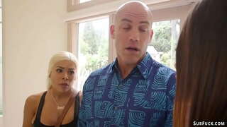 Big tits blonde langkah ibu Luna Bintang mendapat dubur fucked oleh pacar barunya Derrick Pierce kemudian hubungan dia goth remaja Avi Cinta dan fucks dan lilin dia