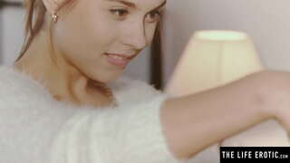 ���ျစ်စရာအနက်ရောင်ဆံရီမ်ား၌မိမိကိုယ်ကိုအမှန်စဉ် masturbating