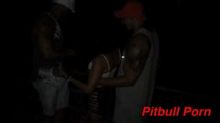 Ħalli {{o}s farin fil-uka fin-nofs tat-triq