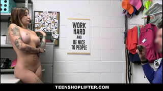 TeenShoplifter.com - Big Ass Teen Pole Dancer Eu Dal Yn Dwyn O Siopau Pwrs