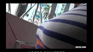 Suur-tihane brünett sõbranna Sabrina Taylor annab suure avaliku BJ