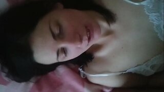 Ruski amaterski dekle Oksana zajebal v njeno kosmato muco, 1. del