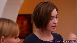 ���ોટા બોબલા વાળી મહિલા કિશોર કે કિશોરી લેસ્બિયન licks