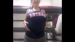 Heubeul anjing jeung busty