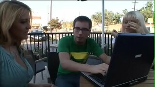 Pāris vētraina uzņemt mākslinieku Vakars Lawrence Trina Michaels ir tēmēkļi