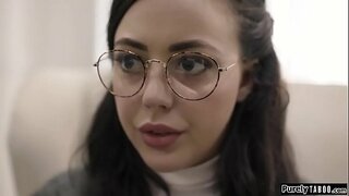 Վերջին միջոց խնդրահարույց կույսերի - սոցիալական աշխատողը, որի հետ նա հանդիպում.Նա միակն է, ով կարող է օգնել նրան ու նրա քրոջը, բայց դա պետք է վճարել:Նա ցանկանում է, որ նա սեքսով զբաղվի.Չունենալով այլ ելք, նա վերցնում է глотку նրա անդամ և թույլ է տալիս նրան ուտել այն, մինչեւ որ նա трахнет նրա