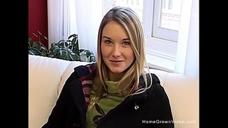 Ассэ ӝикыт но чебер блондинкаос гольык кылиськоно тодматскыны кысӥе ӵош шудом