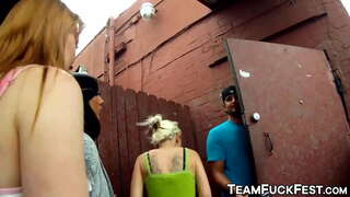 Horny guy fucks s порнозвездами