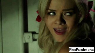 Blondīni kļūst sasitu