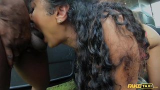 Falsa Taksio Indian Marina Maya BBC unua fojo porno en taksion