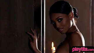 Športni black babe čutno striptiz seje