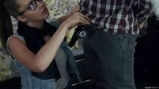 Hipster docente cuba i la bola