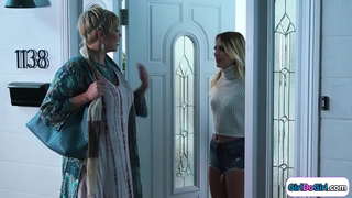 ���ුදු හම ඇය සමග සම්බන්ධ stepsis හරහා busty milf මධ්ය.ඔවුන් සිප හා මධ්ය පරිමාණ වේ rimmed.කුඩා පියයුරු බබා facesits ඇය සමඟ මුඩු මෝඩයෙක්